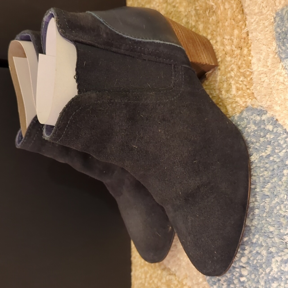 Steve Madden navy gore boot sz.7 real suede